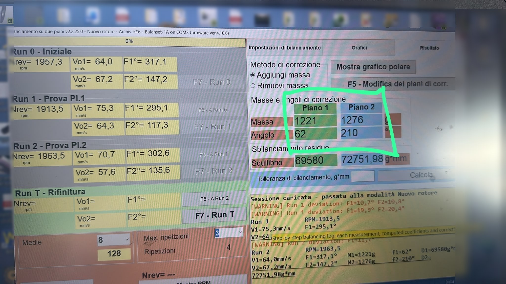 Software Balanset che mostra le masse e gli angoli di correzione calcolati per due piani